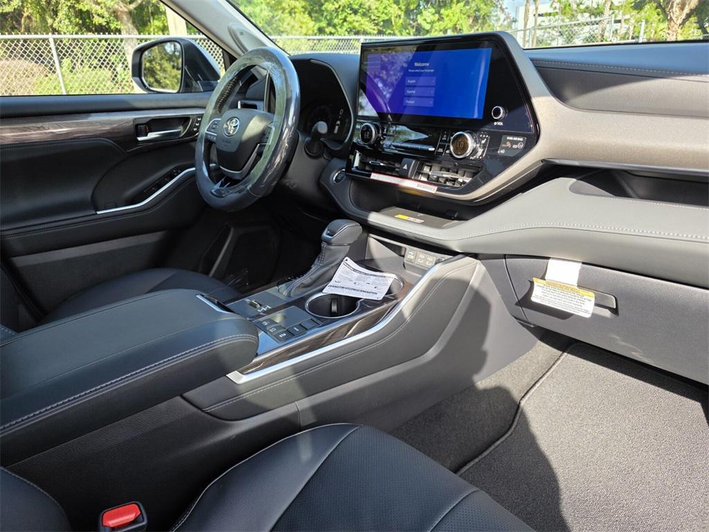 new 2025 Toyota Highlander car, priced at $51,810
