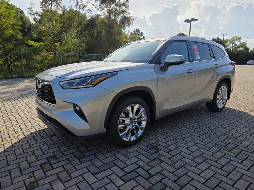 new 2025 Toyota Highlander car, priced at $51,810