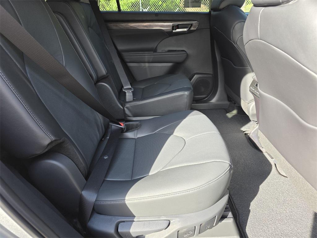 new 2025 Toyota Highlander car, priced at $51,810