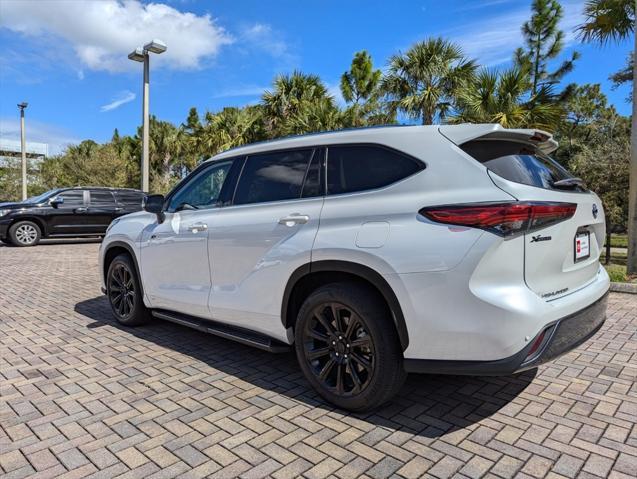 used 2022 Toyota Highlander Hybrid car, priced at $41,025