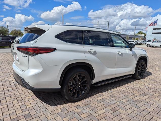 used 2022 Toyota Highlander Hybrid car, priced at $41,025