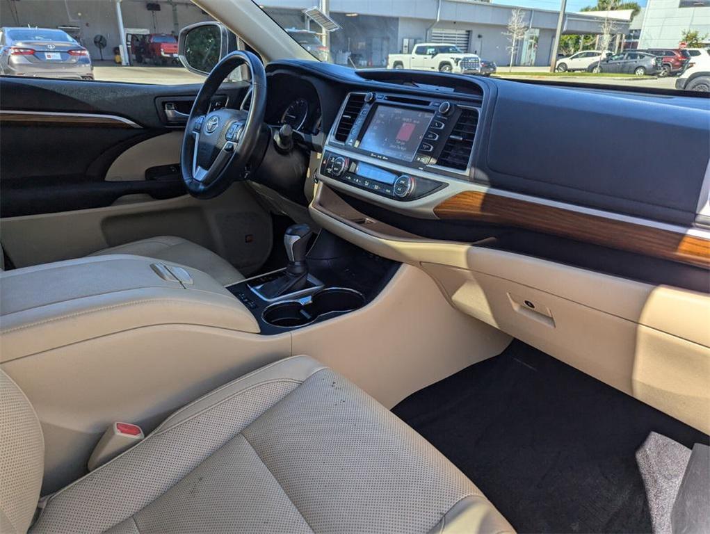 used 2018 Toyota Highlander car, priced at $26,402