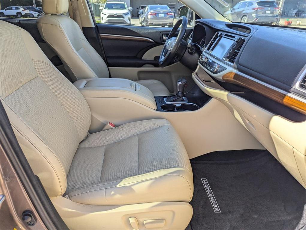 used 2018 Toyota Highlander car, priced at $26,402