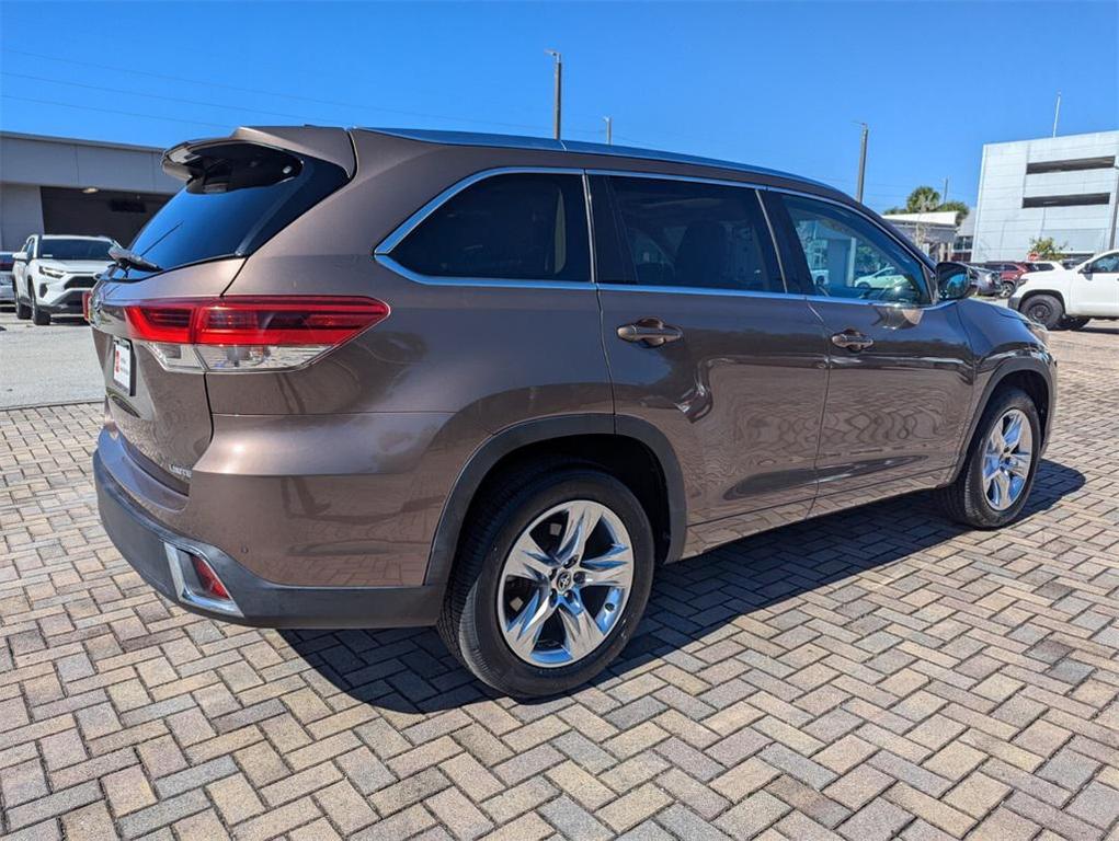 used 2018 Toyota Highlander car, priced at $26,402
