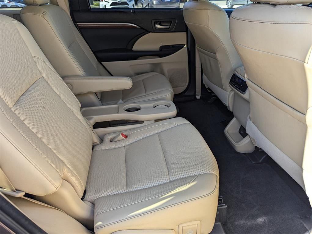 used 2018 Toyota Highlander car, priced at $26,402
