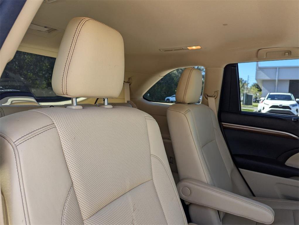 used 2018 Toyota Highlander car, priced at $26,402