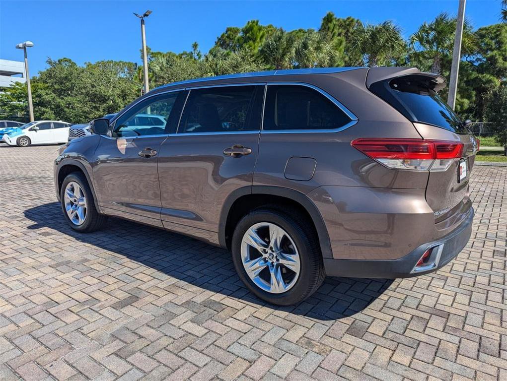 used 2018 Toyota Highlander car, priced at $26,402