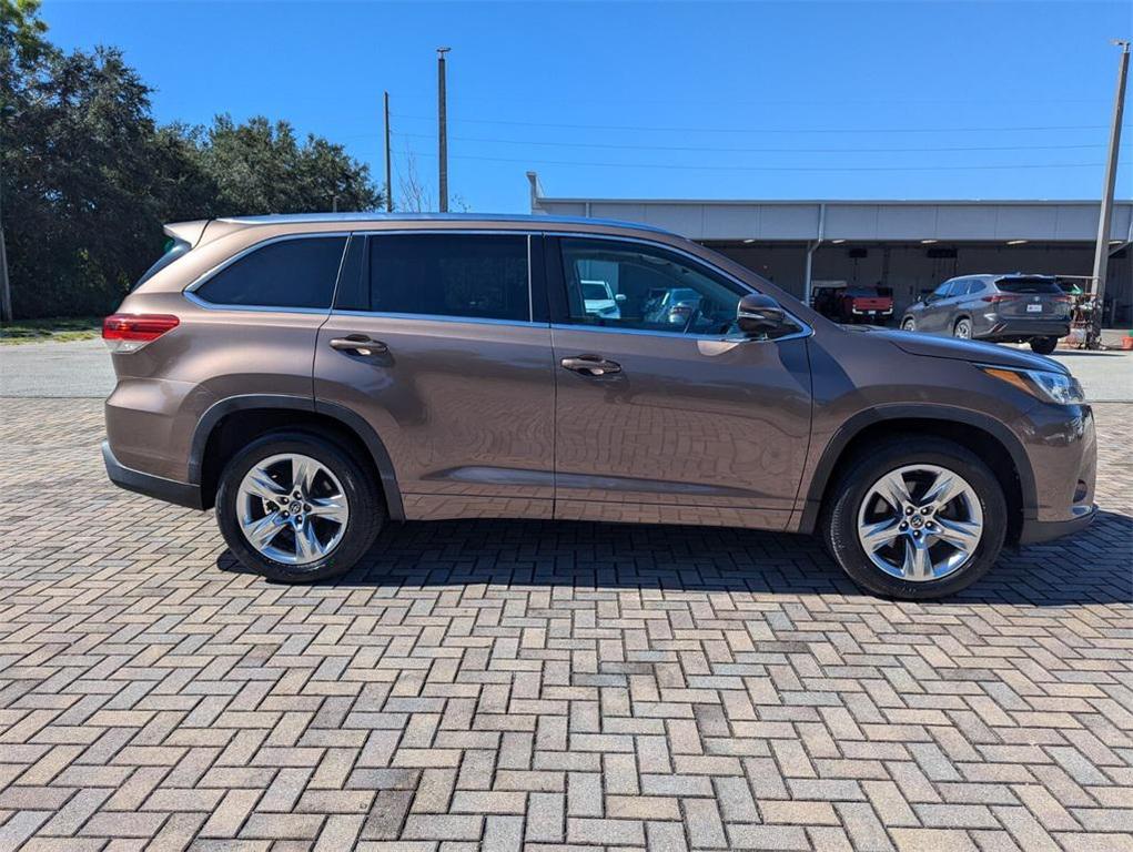 used 2018 Toyota Highlander car, priced at $26,402