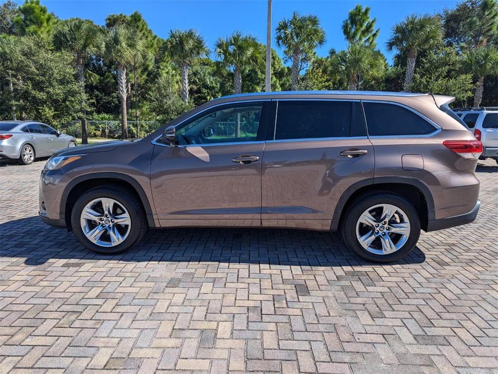 used 2018 Toyota Highlander car, priced at $26,402