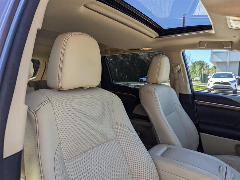 used 2018 Toyota Highlander car, priced at $26,402