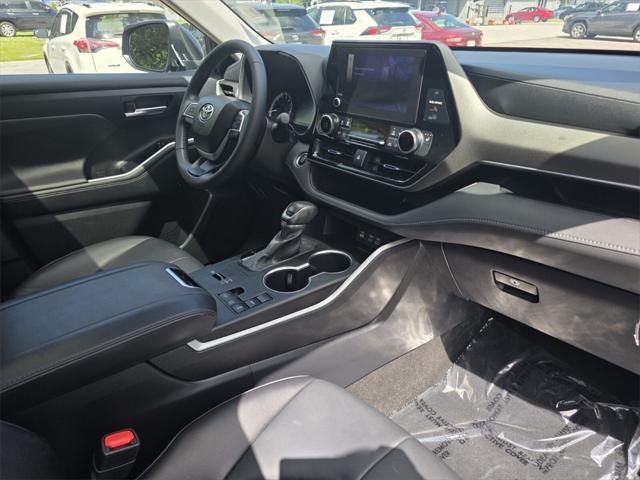 used 2024 Toyota Highlander car, priced at $41,981