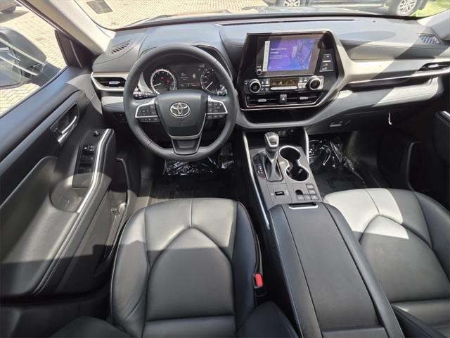 used 2024 Toyota Highlander car, priced at $41,981