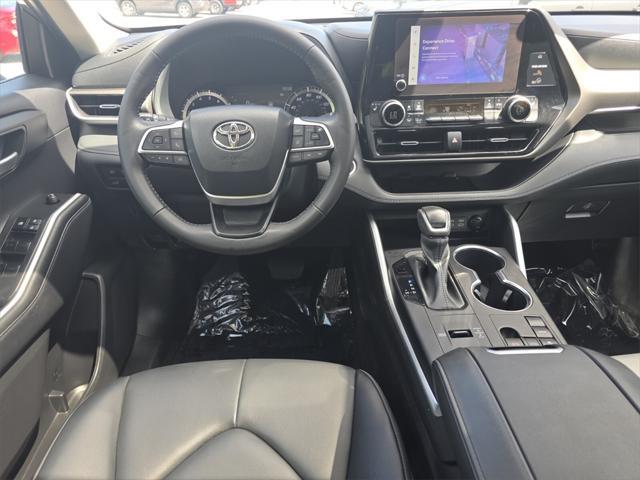 used 2024 Toyota Highlander car, priced at $41,981