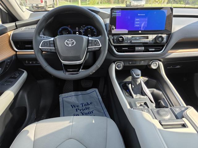 new 2025 Toyota Grand Highlander car, priced at $58,394