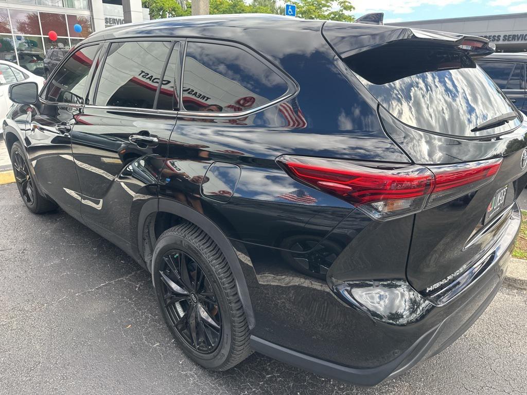 used 2020 Toyota Highlander car, priced at $25,901