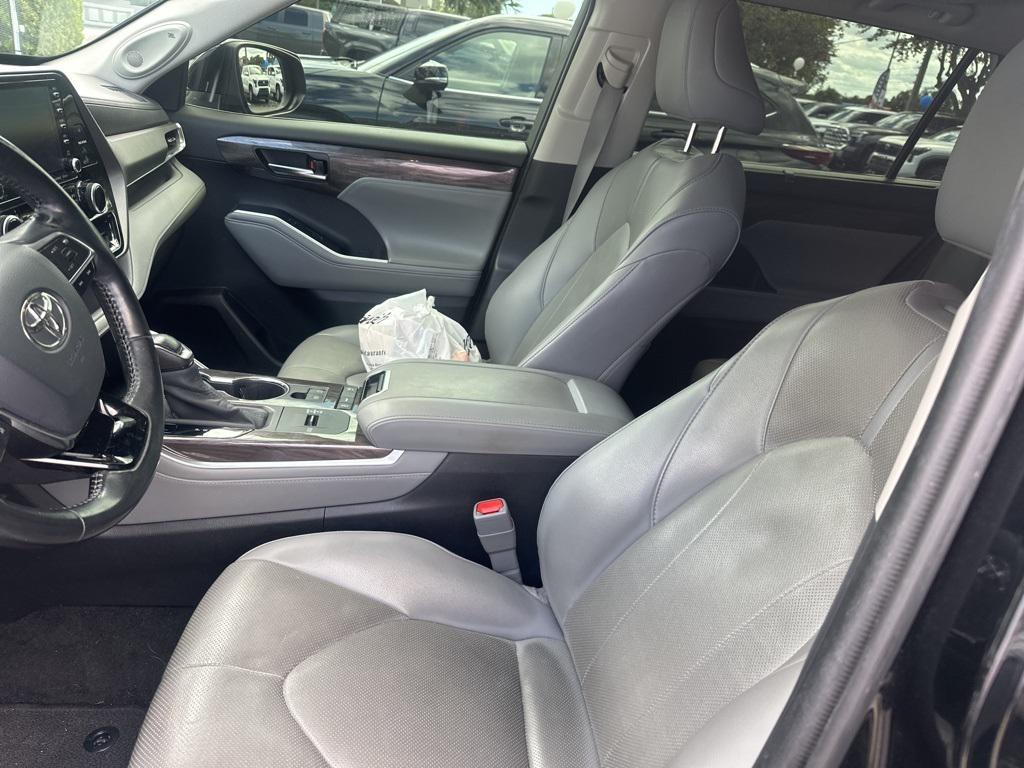 used 2020 Toyota Highlander car, priced at $25,901
