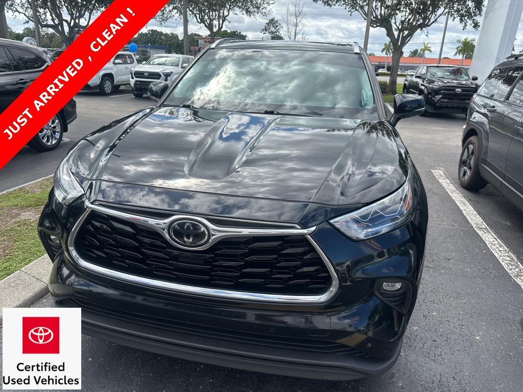 used 2020 Toyota Highlander car, priced at $25,901