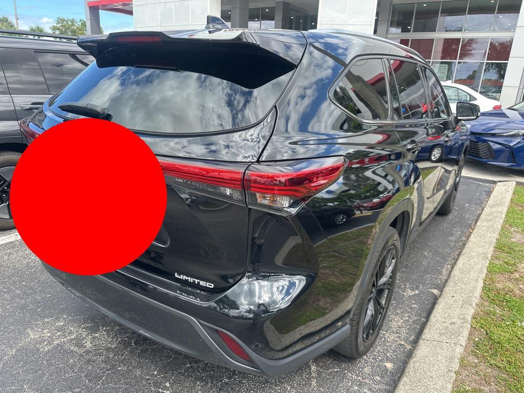 used 2020 Toyota Highlander car, priced at $25,901