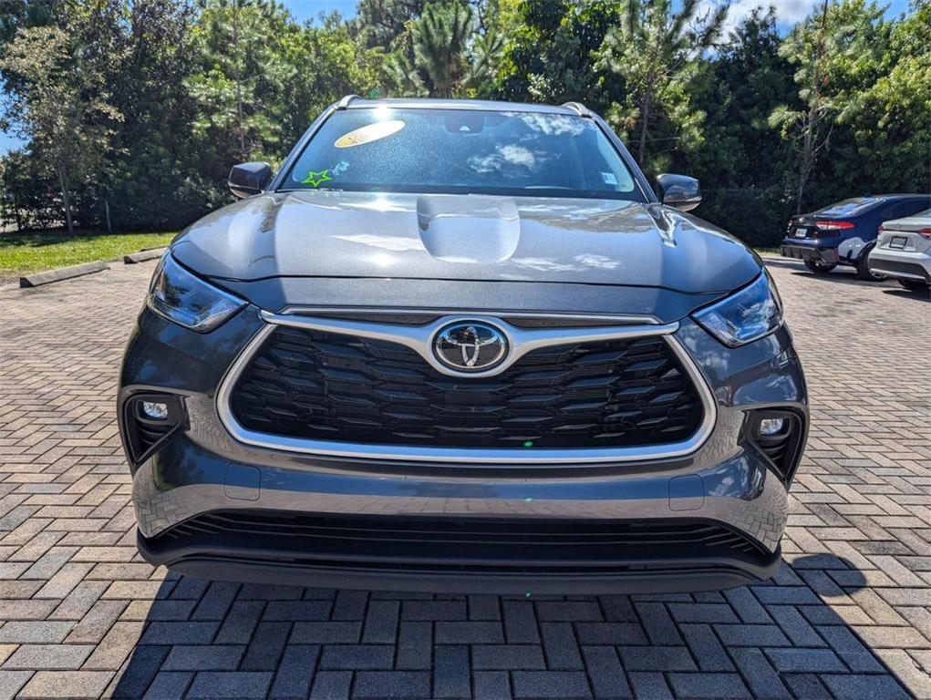 used 2023 Toyota Highlander car, priced at $32,472