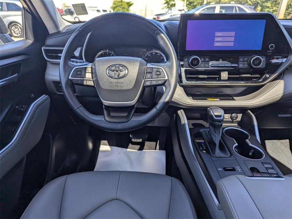 used 2023 Toyota Highlander car, priced at $32,472