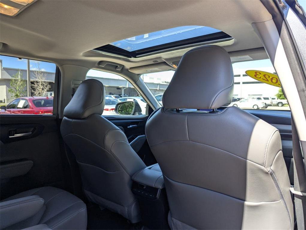 used 2023 Toyota Highlander car, priced at $32,472