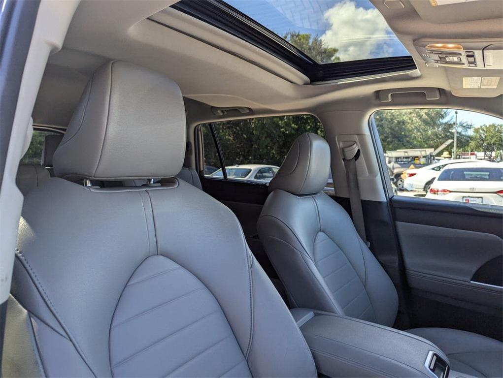 used 2023 Toyota Highlander car, priced at $32,472