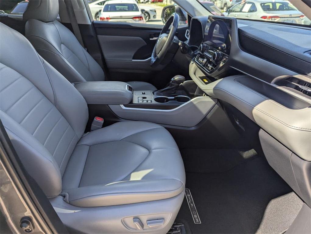 used 2023 Toyota Highlander car, priced at $32,472