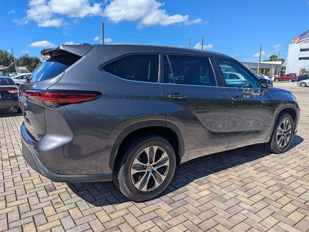 used 2023 Toyota Highlander car, priced at $32,472