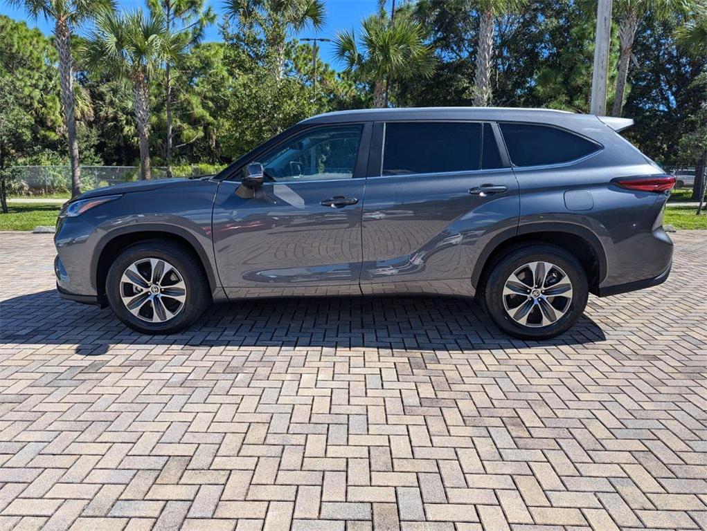 used 2023 Toyota Highlander car, priced at $32,472