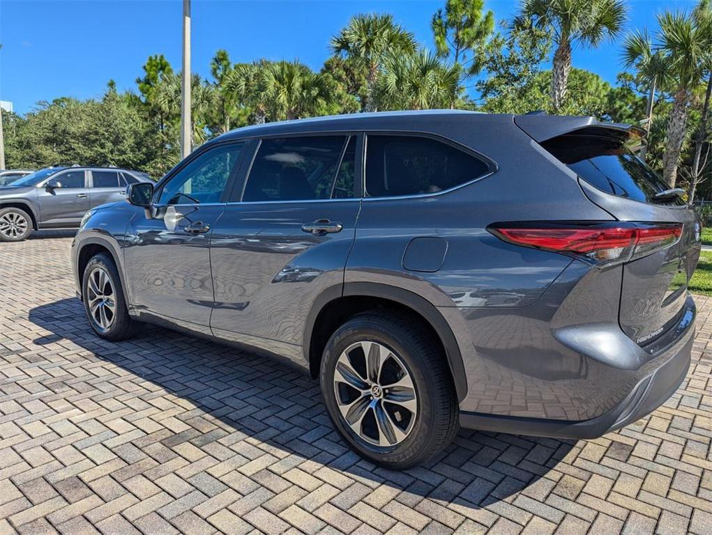 used 2023 Toyota Highlander car, priced at $32,472
