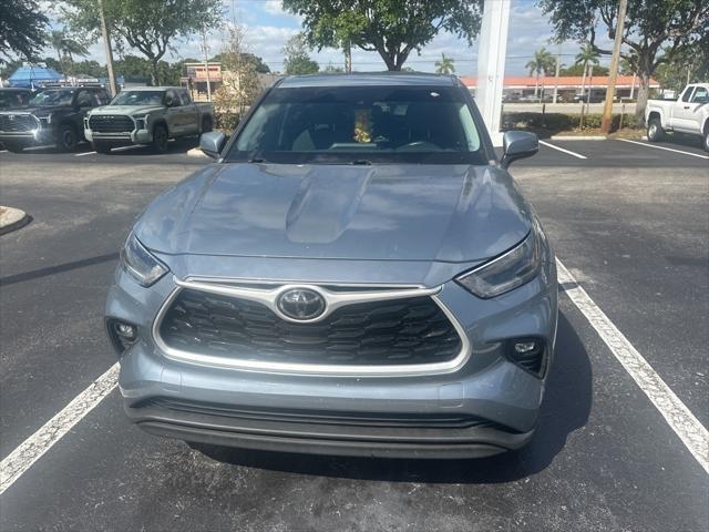 used 2021 Toyota Highlander car, priced at $28,900