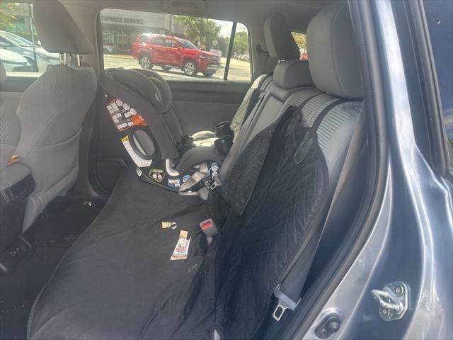 used 2021 Toyota Highlander car, priced at $28,900