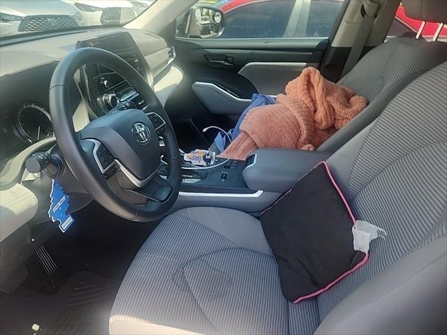 used 2024 Toyota Highlander car, priced at $39,900