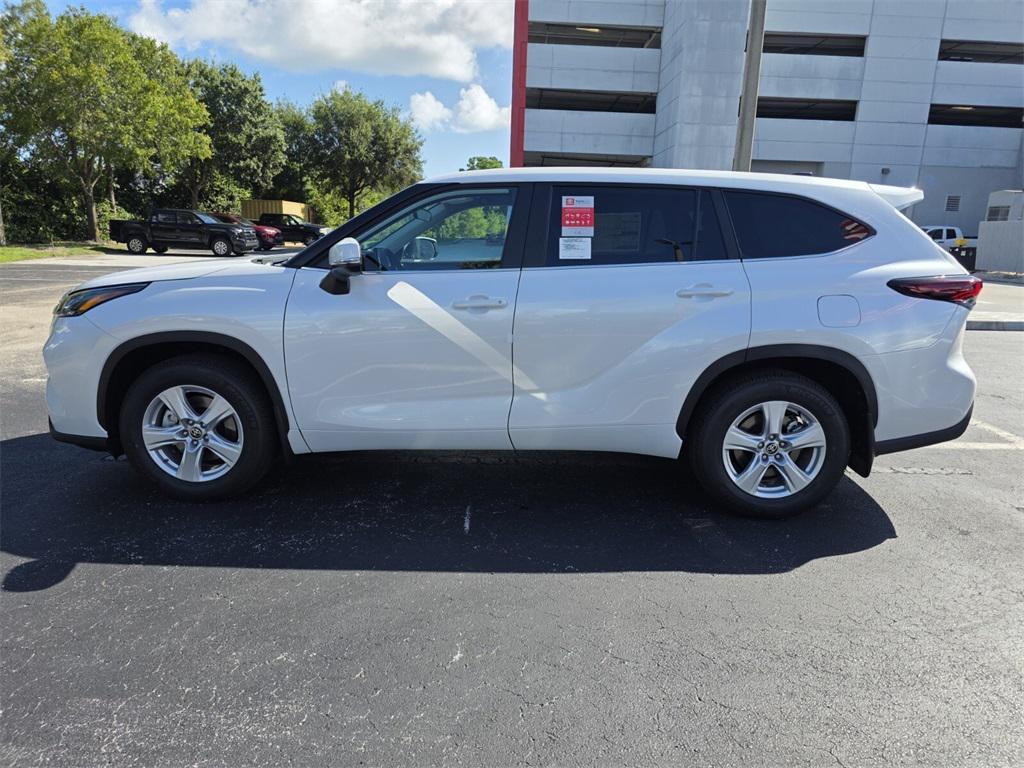 new 2025 Toyota Highlander car, priced at $44,021