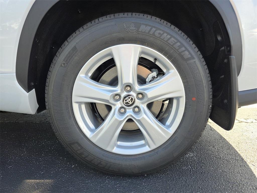 new 2025 Toyota Highlander car, priced at $44,021