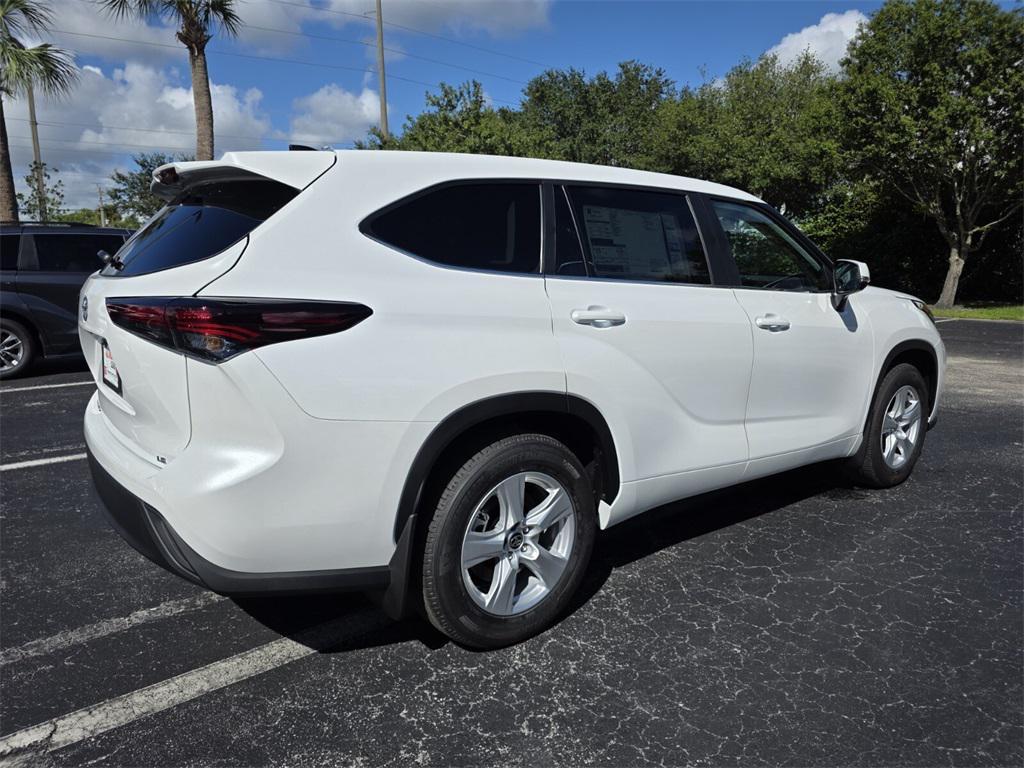 new 2025 Toyota Highlander car, priced at $44,021