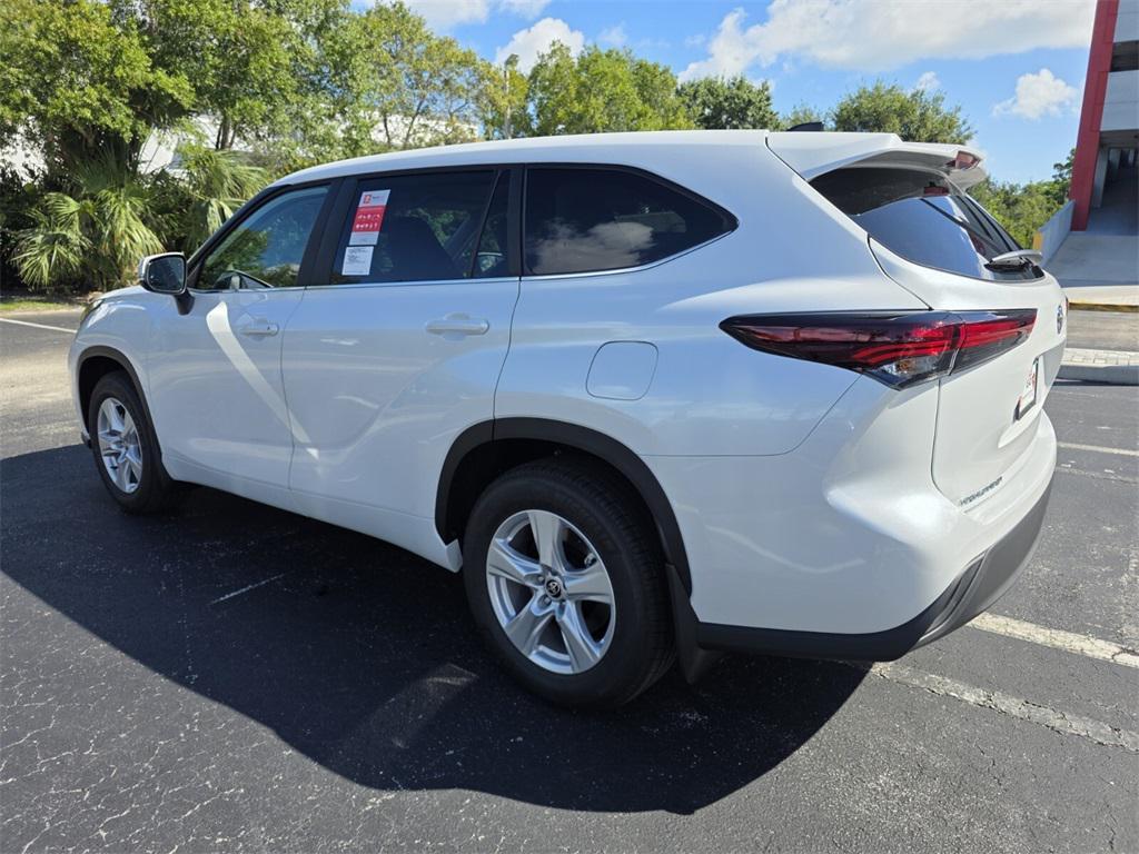 new 2025 Toyota Highlander car, priced at $44,021