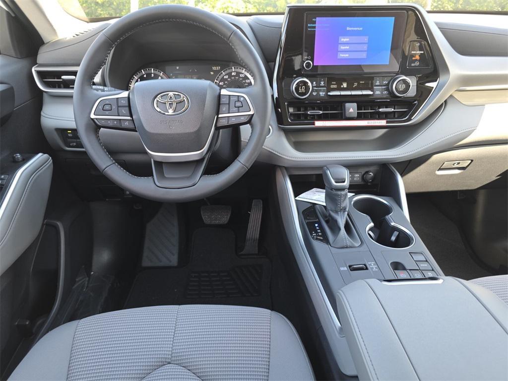 new 2025 Toyota Highlander car, priced at $44,021