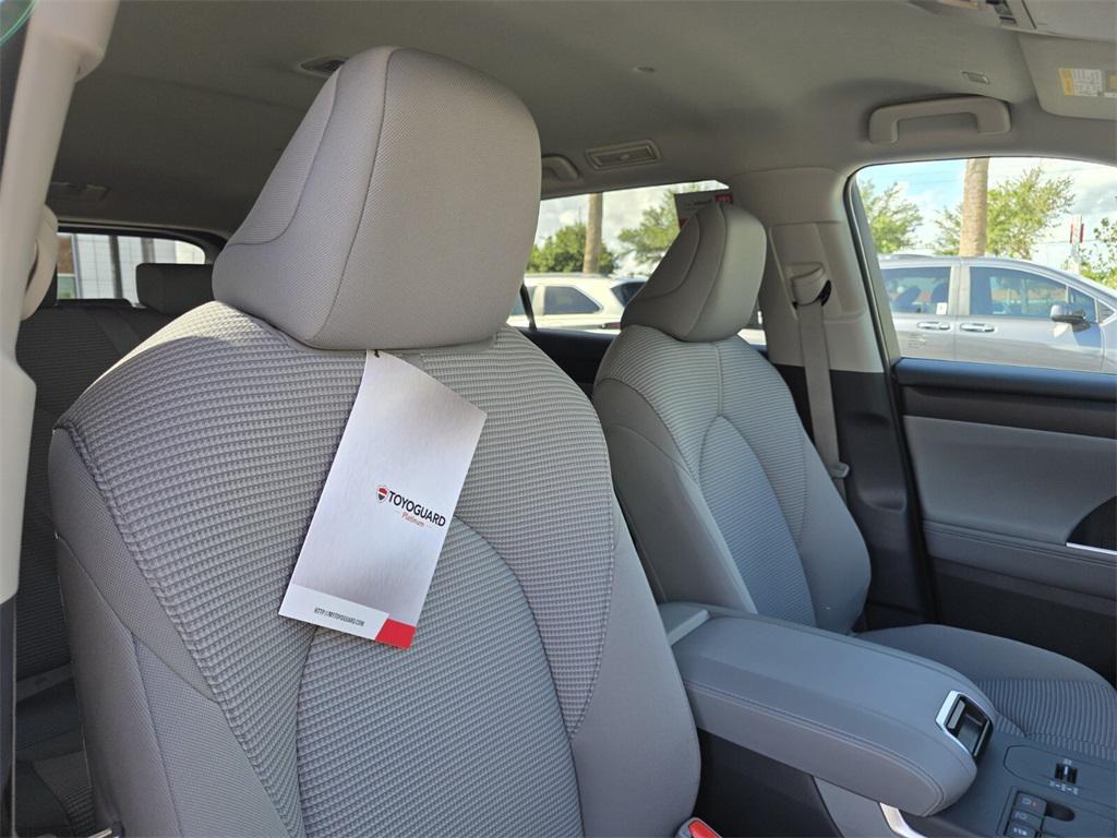 new 2025 Toyota Highlander car, priced at $44,021
