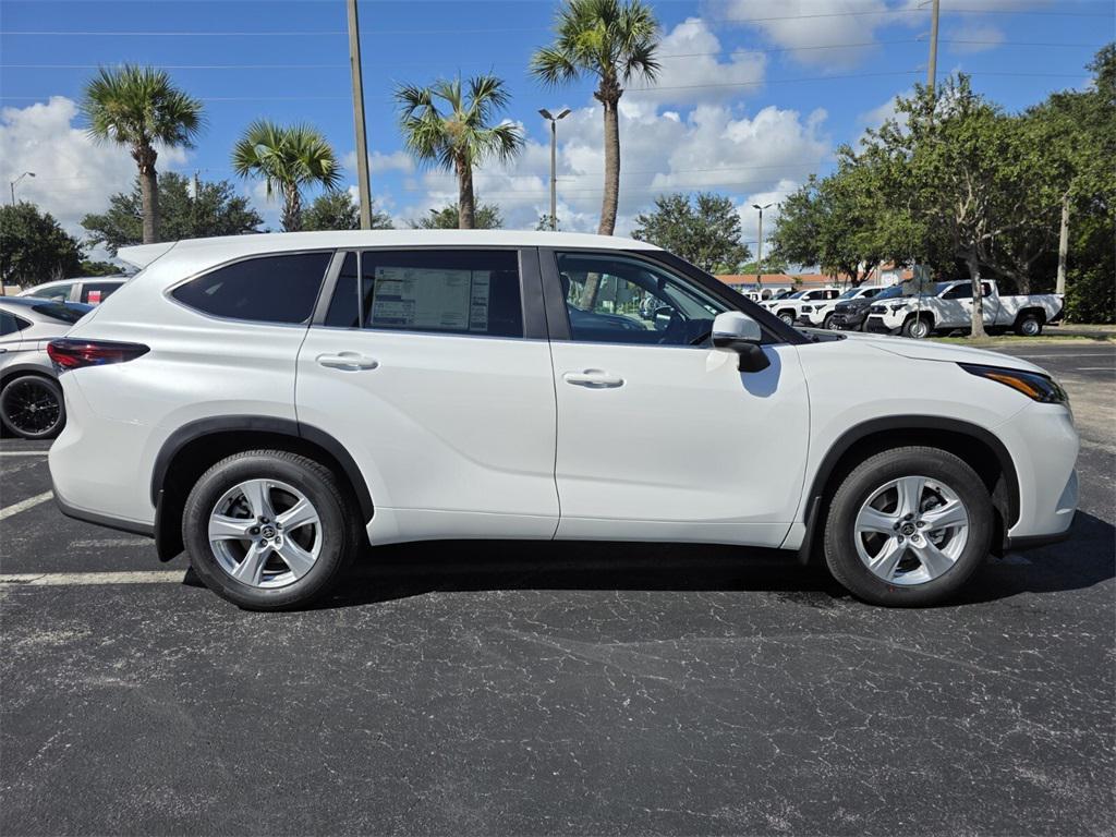 new 2025 Toyota Highlander car, priced at $44,021