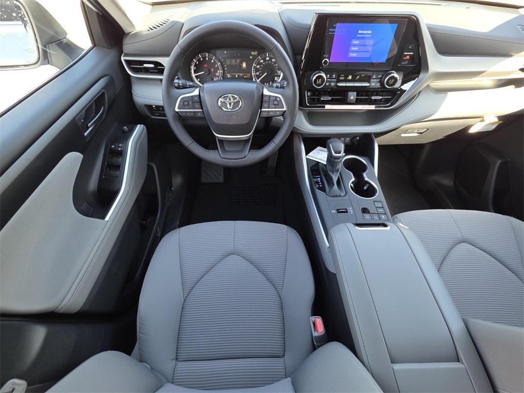 new 2025 Toyota Highlander car, priced at $44,021