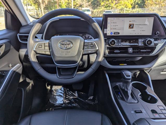 used 2024 Toyota Highlander car, priced at $45,891