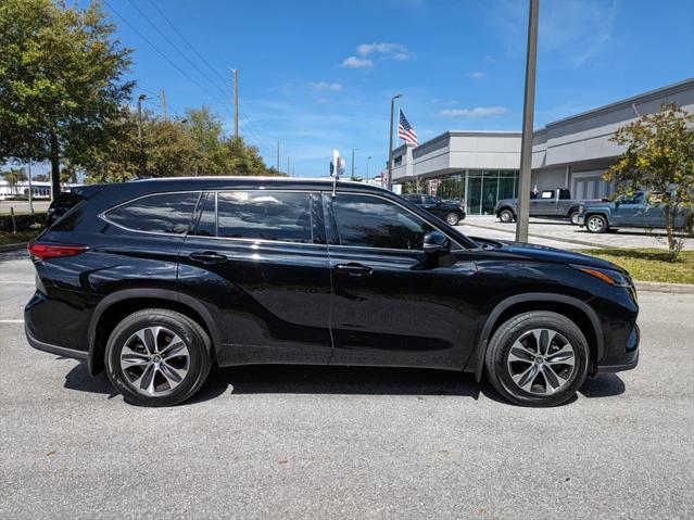 used 2021 Toyota Highlander car, priced at $33,900