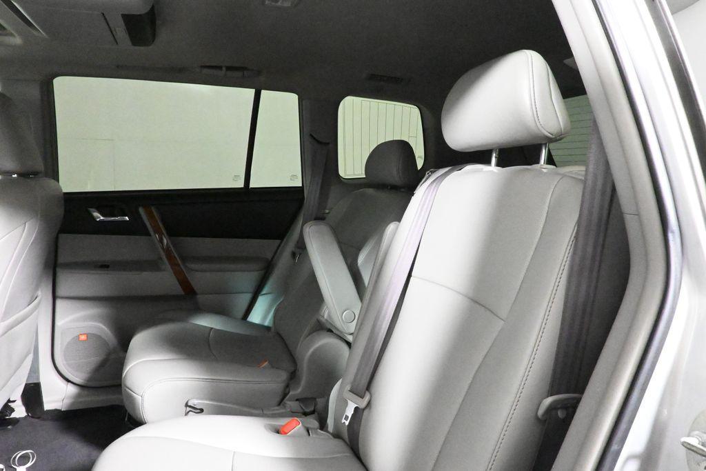 used 2013 Toyota Highlander car, priced at $15,787