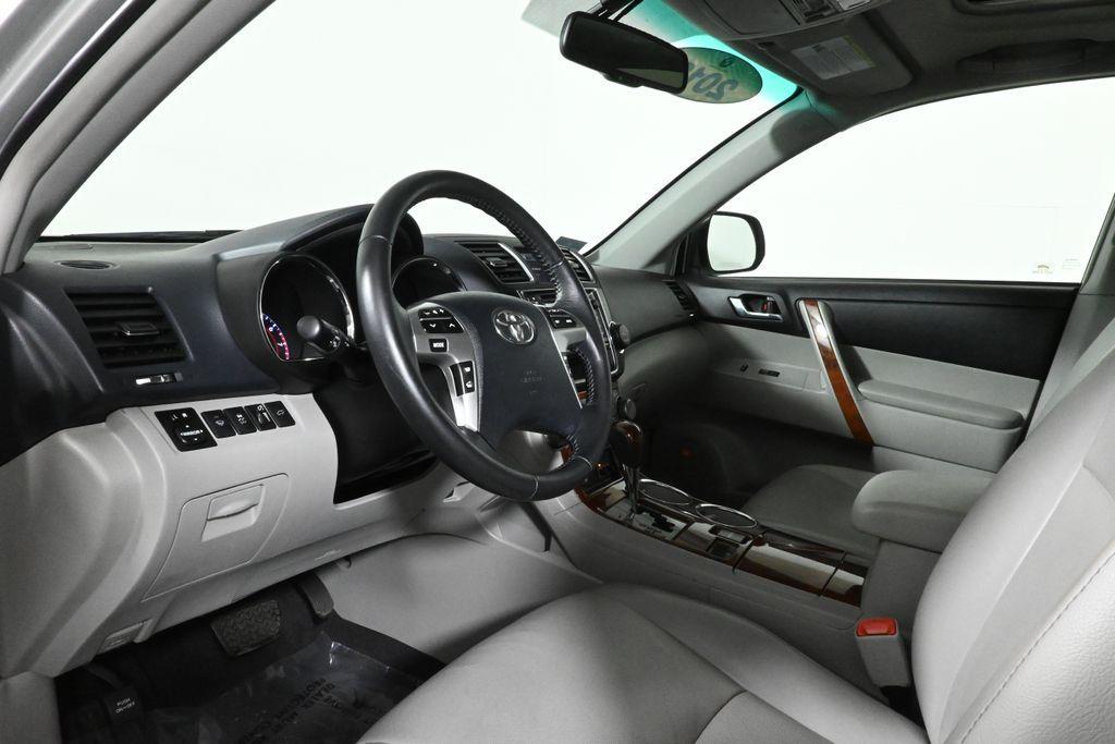 used 2013 Toyota Highlander car, priced at $15,787
