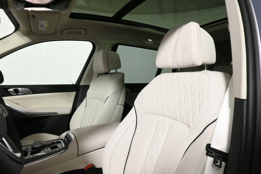 new 2026 BMW X7 car, priced at $94,930