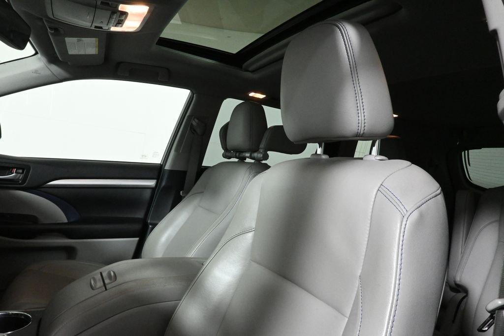 used 2019 Toyota Highlander car, priced at $26,744