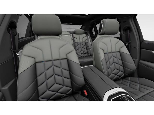 new 2025 BMW 760 car, priced at $130,525