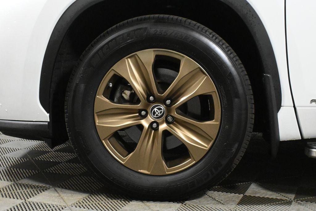 used 2023 Toyota Highlander Hybrid car, priced at $45,489