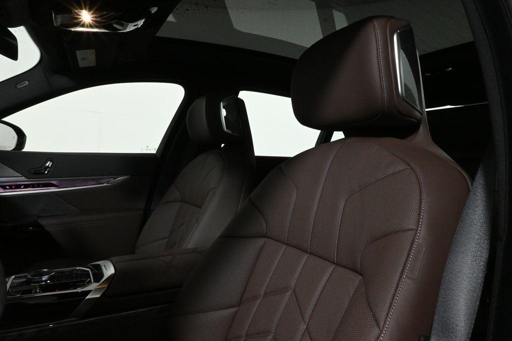 new 2025 BMW 760 car, priced at $132,525